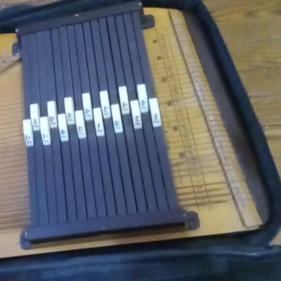 Sold!1966 OSCAR SCHMIDT AUTOHARP With original case &book appalachian model - Picture 2 of 2